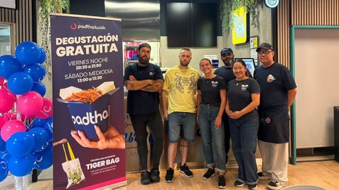 La cadena de comida asi�tica Padtahiwok, inspirada en los platos callejeros de Tailandia, abri� un local en el Centro Comercial Cuatro Caminos de A Coru�a