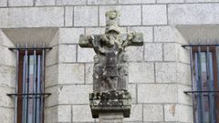 El crucero, que precisa una restauraci�n urgente, es un aut�ntico testigo de la historia de Galicia desde el tiempo en el que en Ferrolterra brillaban caballeros como los de la familia Esqu�o.