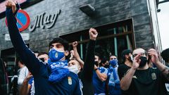 Recibimiento al Real Oviedo antes del derbi asturiano