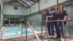 Parte del equipo del Balneario de Compostela, en el lugar de O Tremo (Bri&oacute;n), donde cuentan con un centro de est&eacute;tica, ocho cabinas de masaje, una piscina de rehabilitaci&oacute;n, cuatro salas de algas y parafangos, dos ba&ntilde;eras Ni&aacute;gara y dos Pen&iacute;nsula, ducha Vichy (o masaje manual bajo agua), chorro manual a presi&oacute;n, presoterapia y sala de inhalaciones.