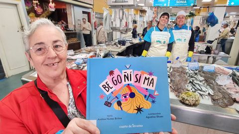 Unha clienta nun posto de peixe do Mercado do Calvario, onde a bisavoa e a avoa de Bego&ntilde;a ti&ntilde;an un posto de teas. En primeiro termo, o libro &laquo;Bego&ntilde;&iacute;sima&raquo;, retrato singular da autora do D&iacute;a das Letras.
