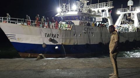 Llegada al puerto de Nuadibu (Mauritania) de los 21 tripulantes rescatados tras el hundimiento del Tafra 3