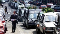 150 coches funerarios colapsaron Vigo en mayo del 2001 para protestar por el monopolio de Emorvisa.