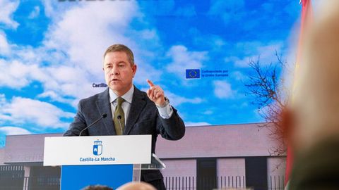 El presidente de Castilla-La Mancha, Emiliano Garc&iacute;a-Page, este viernes en la inauguraci&oacute;n de un centro de salud en Alcoba de los Montes.