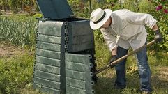 Una de las composteras que se distribuir�n en O Incio