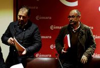Fern�ndez Morgade, a la derecha del presidente del club, confirm� el incumplimiento del plazo.