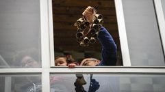 En Xinzo hubo quedada para hacer sonar las chocas desde ventanas y balcones