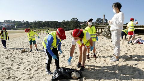 Programa Ludieduca de Jealsa y La Cruz Roja con motivo del d�a de los oc�anos en Barra�a y o Areal