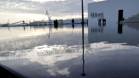 Entrada a la exposicin de Helmut Newton en el Muelle de Batera del Puerto de A Corua