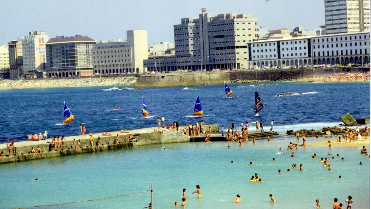 Así era Riazor, en A Coruña, cuando tenía piscina