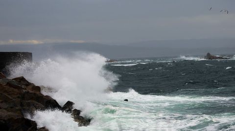 Viento y oleaje en la costa de Aguiño (Ribeira)