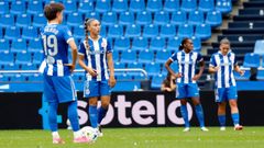 Olaya, junto a Luc�a Pardo, en el partido del D�por Abanca ante el Sevilla.