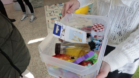 Elementos de calma. Las aulas tienen espacios para fomentar la relajaci�n de los ni�os mientras juegan o manipulan diferentes objetos adaptados durante unos minutos