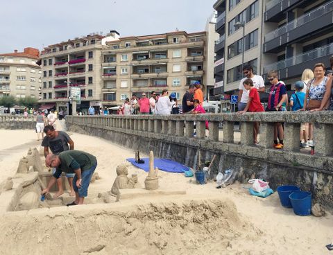 Paul Blane y Zoltan Tiborcz est�n rematando los detalles de la escena costumbrista en Silgar. 
