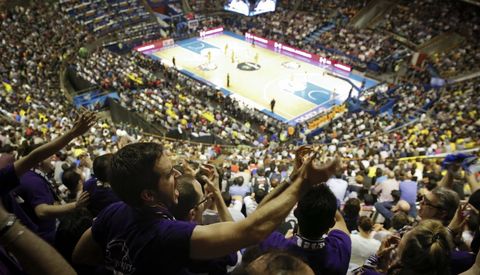 El Coliseo se habilit� para que 10.000 aficionados siguiesen la Copa del Rey de Baloncesto. 