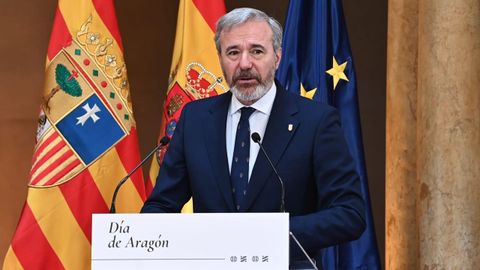 El presidente de Arag�n en funciones, Jorge Azc�n, durante el acto institucional por San Jorge, el D�a de Arag�n, en el Palacio de la Aljafer�a.
