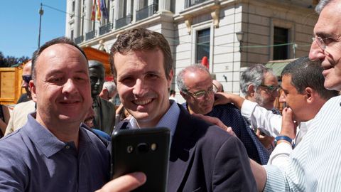 Pablo Casado, durante su recorrido por vila