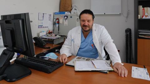 Carlos Prez, en el centro de salud de Mondoedo
