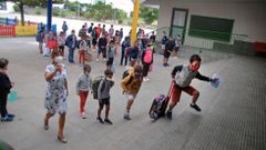 Entrada a clase de los estudiantes del Colexio Novo de Monforte