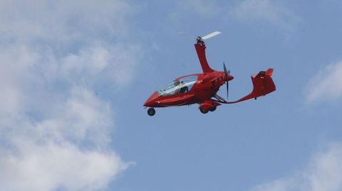 El autogiro de Silvino Rodrguez, este domingo poco despus de despegar de Monforte hacia Vigo