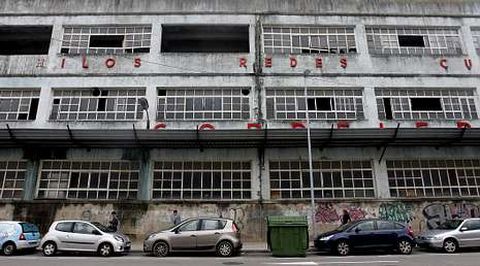 El antiguo edificio de Cordeler�as Mar es uno de los que se encuentran en peor estado en la calle interior de Beiramar.