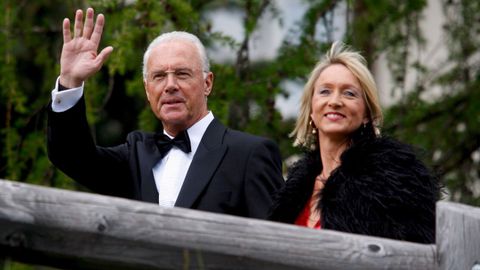 Beckenbauer junto a su esposa Heidi en el 2009.