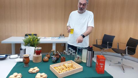 Demetrio G�mez tivo ocasi�n de degustar o mate e alg�ns exemplos de gastronom�a arxentina