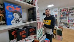 �ngel Cu�arro, en su librer�a Erebor, en la calle Ux�o Novoneyra