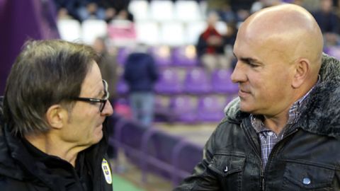 Anquela Real Oviedo Sampedro Valladolid Horizontal.Anquela y Sampedro se saludan antes del encuentro