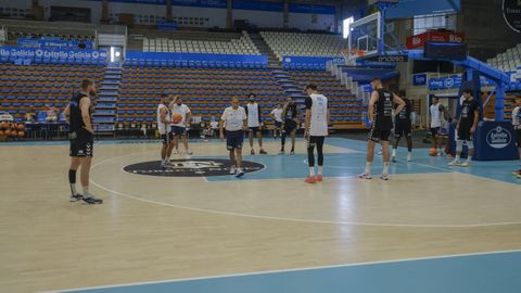Primer entrenamiento del Breog�n 2026-2027 en el Pazo dos Deportes de Lugo