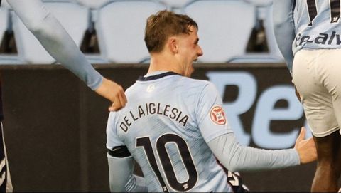 David de la Iglesia, Dela, celebrando uno de sus tres goles de esta temporada con el Celta Fortuna.