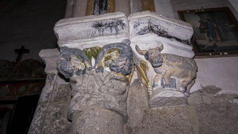 Capiteles romnicos esculpidos en la iglesia de San Xillao