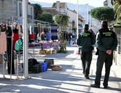 Personal del Concello, con el apoyo de la Polic�a Local y la Guardia Civil, identific� todos los puestos. 