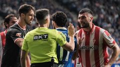 �rbitro y jugadores del Real Sporting de Gij�n