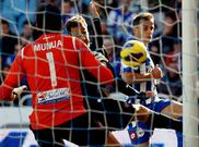 Mun�a se dispone a parar un bal�n durante su �ltima visita al estadio de Riazor.