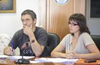 Otero pidi� seguridades criticas de la Escola al PSOE porque �<span lang= gl >� moi f�cil botar a lingua a pacer</span>�. 