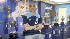 El mster Alberto Rquer, en la sala de trofeos del Inter FS