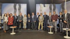 Dirigentes del sector, entre ellos varios de Pesca Espaa y organizaciones asociadas, enunafoto de familia en un acto formativo en RTVE