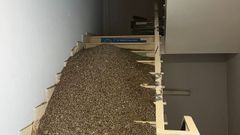 Gran cantidad de excrementos de paloma se acumulaban en el falso techo, seg�n indicaron desde el Concello ribadense