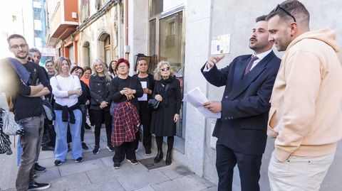 Unha das imaxes do inicio da ruta dramatizada tralos pasos de C�ndido Gonz�lez Tiradas, en Carballo
