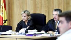 A la izquierda, Dolores Fern�ndez Gali�o, a quien el PPdeG propone como Valedora do Pobo, durante un juicio -es magistrada- en 2002