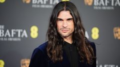 Desfile de actores famosos en la alfombra de los Bafta