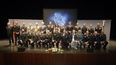 Los premiados, junto a las autoridades