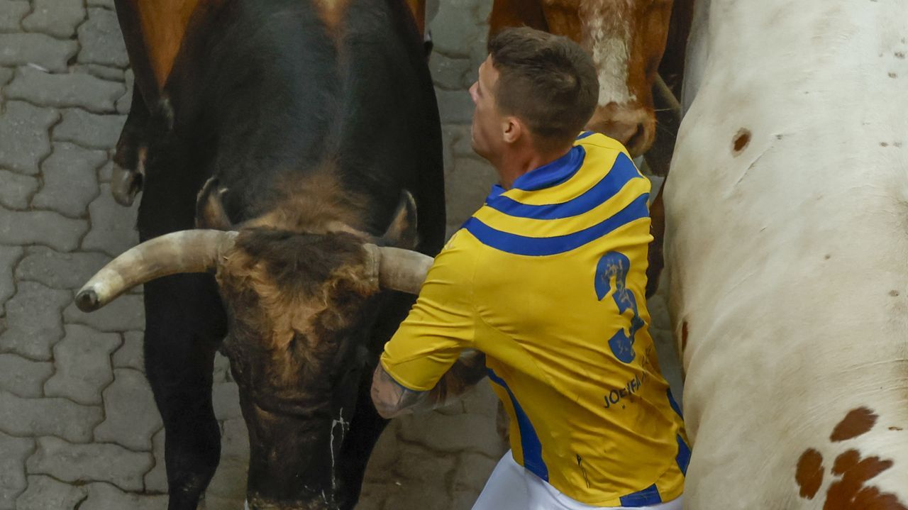 Tenso y emocionante sexto encierro con toros de La Palmosilla que dejan un herido por asta