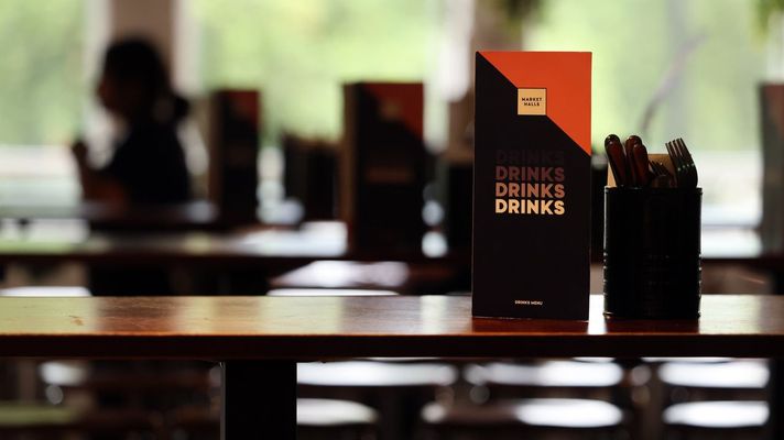 Imagen de un restaurante de Londres pr�cticamente vac�o. 