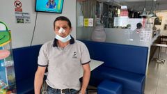 Jos� Manuel G�mez, con la cara vendada tras la paliza sufrida. 