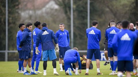 Jugadores del Oviedo en El Requexn