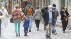Personas caminando por la calle Real, la principal v�a peatonal de Ferrol