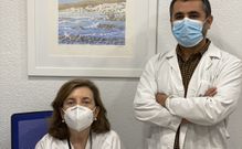 La cardi�loga Marisa Crespo e Ignacio Constanso-Conde, bioqu�mico y facultativo de an�lisis cl�nicos, ambos del Chuac, autores de la investigaci�n sobre marcadores de rechazo en trasplante card�aco
