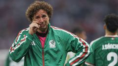 Ochoa, llorando en su despedida en el Estadio Azteca.